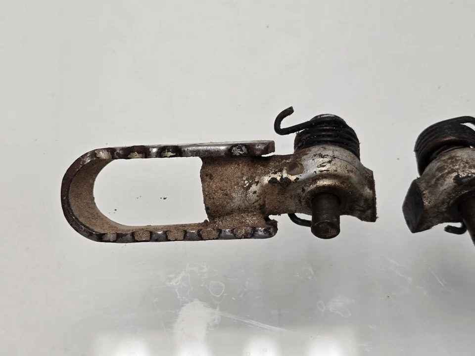 Yamaha GT80 1975 Enduro estriberas reposapiés juego par L R con accesorios de montaje GT1 MX 80 Foto 2 de 4