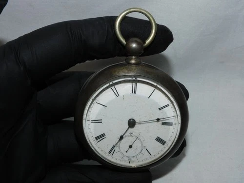 ANTIQUE WALTHAM 18S BROADWAY POCKET WATCH WITH KEY-RUNNING - 151.4 GRAMS COIN