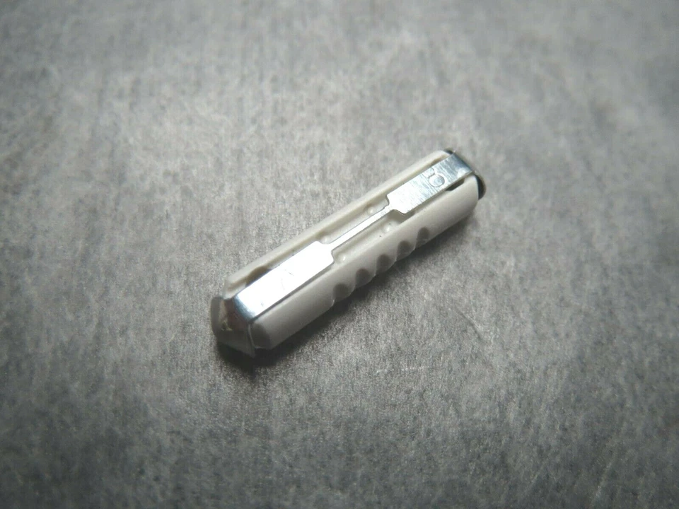 Blanco 8A Azul 25A Fusible Audi VW Porsche Hecho en Alemania Paquete de 24 ¡Envíos Rápidos! Foto 2 de 4