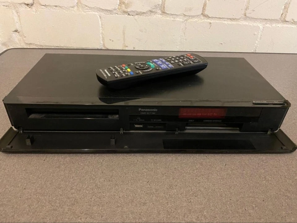 Panasonic DMR-BCT740 3D Blu-ray Recorder / 500GB HDD/ 2HD Tuner DVB-C/HDMI