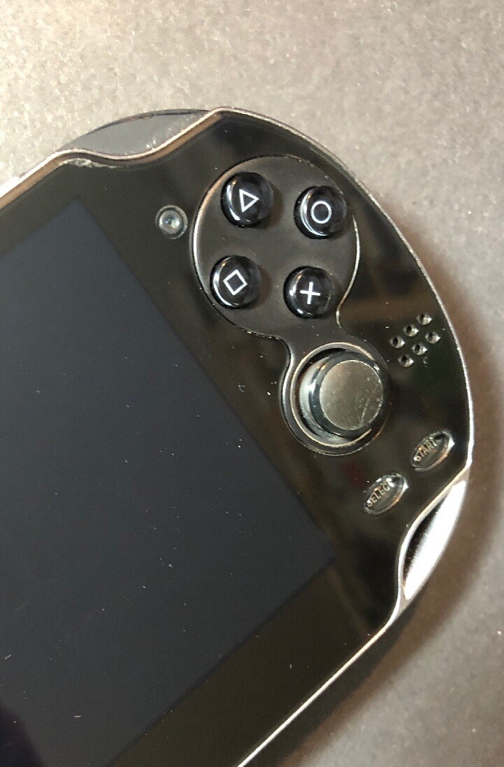 Sony PS VITA WiFi + 3G Bundle [ 32GB Memory + COD Black Ops Sony PS VITA WiFi + 3G Bundle [ 32GB Memory + COD Black Ops