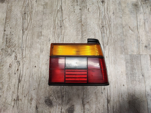 VW Jetta II Bj84-92 Rücklicht Rückleuchte Hella re 165945112
