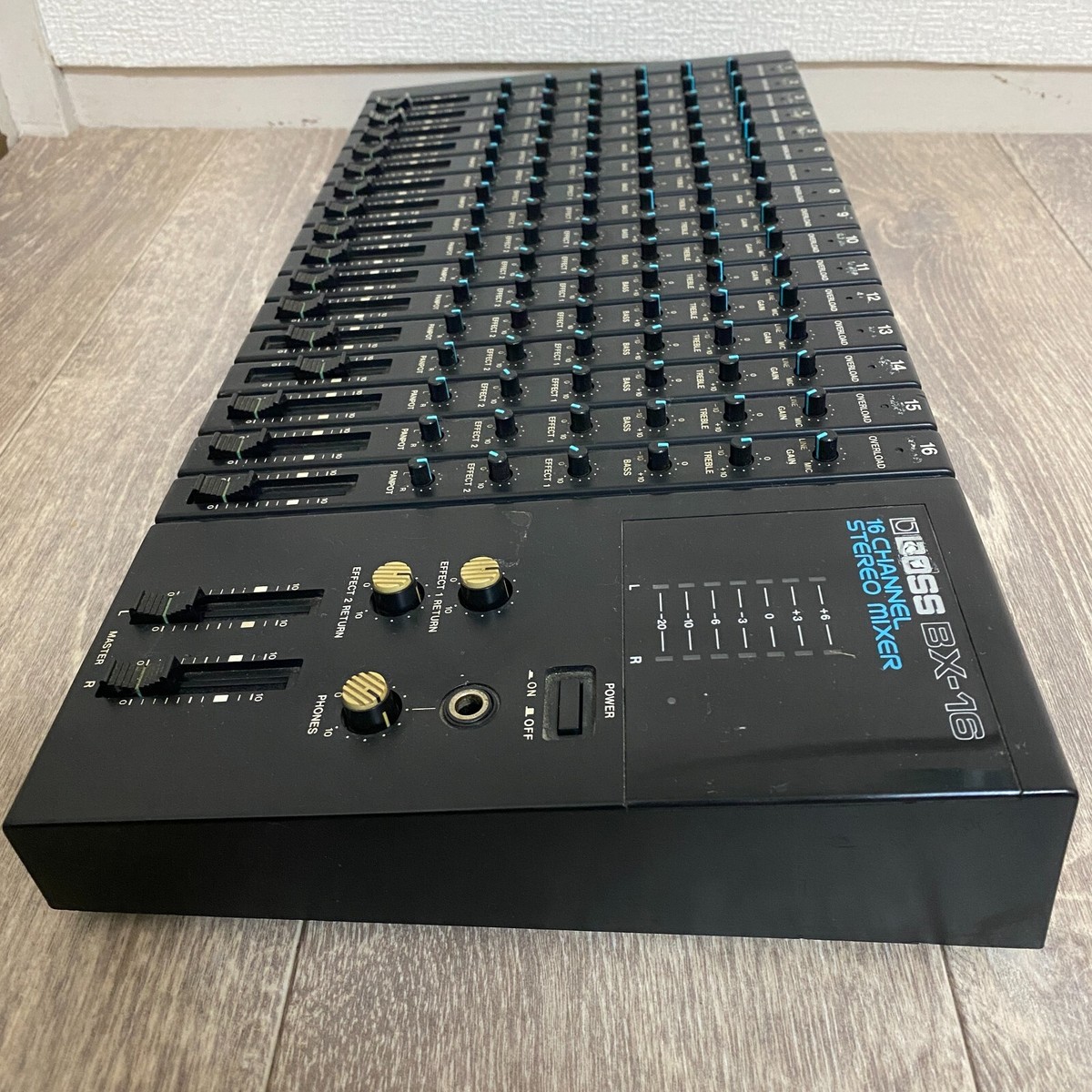 Boss BX-16 16 Channel Compact Stereo Mixer 16ch with / AC Boss BX-16 16 Channel Compact Stereo Mixer 16ch with / AC