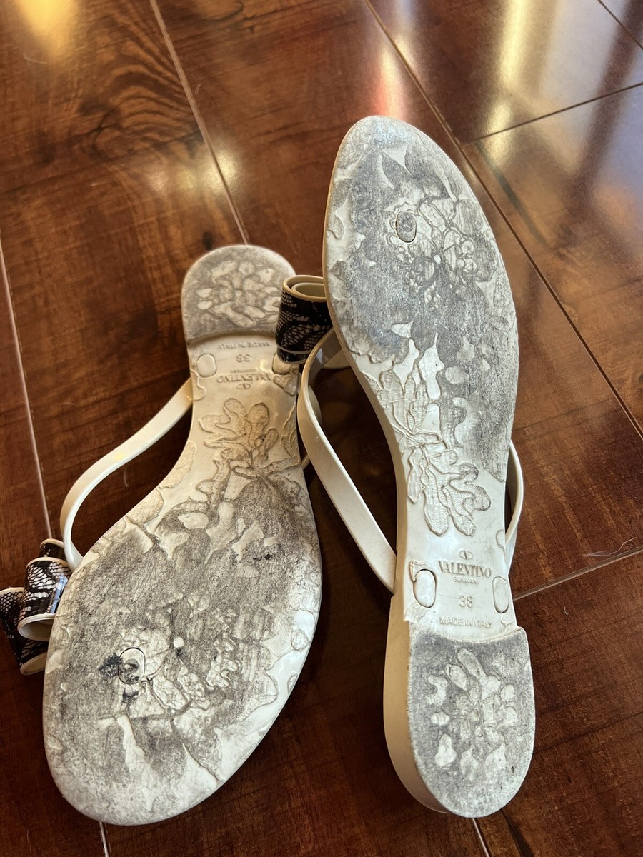 【関税&送料込】Valentino Garavani Embroidered Canvas Slip O Valentino Garavani Locò Small Shoulder Bag Embroidered With