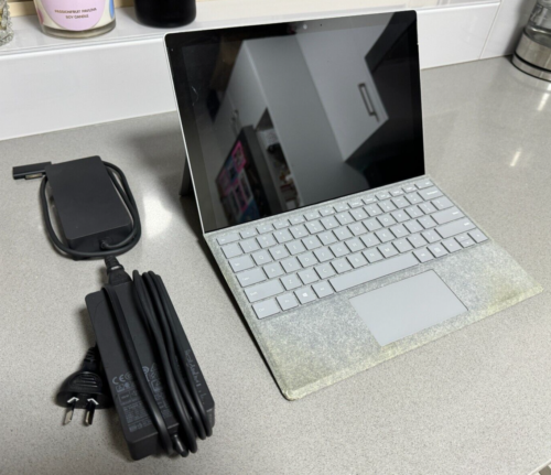 Microsoft Surface Pro 5 i5 256GB 8GB + Surface Dock + DP/Mini DP Cable SYDNEY - Picture 1 of 8