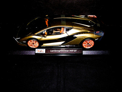 LAMBORGHINI SIAN FKP 37 Die Cast-Metal Model Race Car 1:18 Scale Display Model