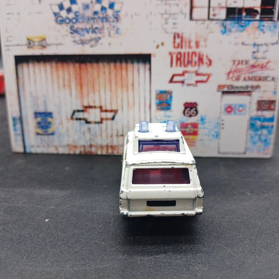 Corgi Juniors Healer Wheeler Purple Glass Lights Police Range Rover  - Image 4 of 4