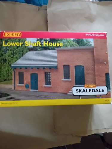 HORNBY SKALEDALE CALIBRE 00 R.8776 EJE INFERIOR CASA COMO NUEVA EN CAJA | Condition: New