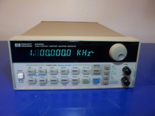 10529 HP 33120A 15 MHZ FUNCTION / ARBITRARY WAVEFORM GENERATOR