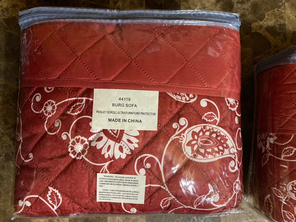 Protector de Cubierta de Mueble Paisley Scroll Ultra Acolchado Reversible, Borgoña Foto 3 de 4