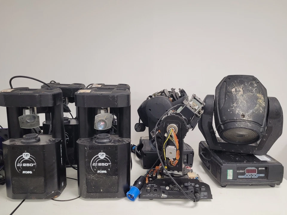 Gemischte Beleuchtungsausrüstung - Club Scan 250CT Robe, MAC 250TM Licht usw. - Image 2 of 4