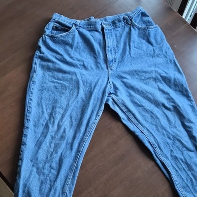 Lee Women s Plus 20W Straight Leg Regular Fit Light Wash Denim Jeans Pockets