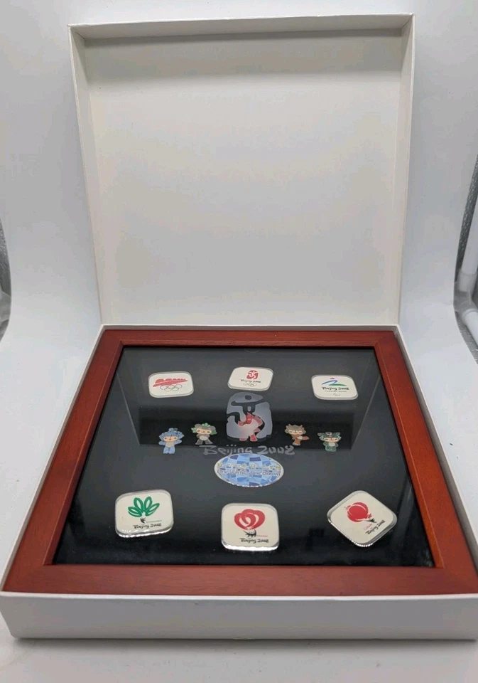 2008 BEIJING OLYMPIC MASCOTS 12 PIN SET IN ORIGINAL BOX. - Image 2 of 4