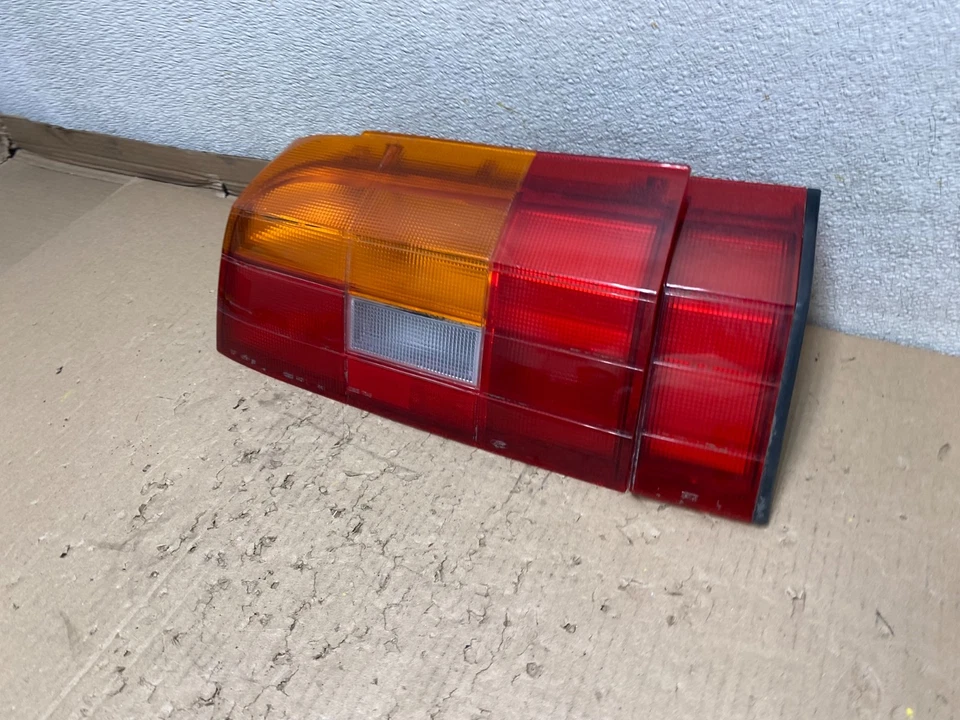 Luz trasera lateral izquierda Mercury Capri 1991-1993 U2300 DW Foto 2 de 4