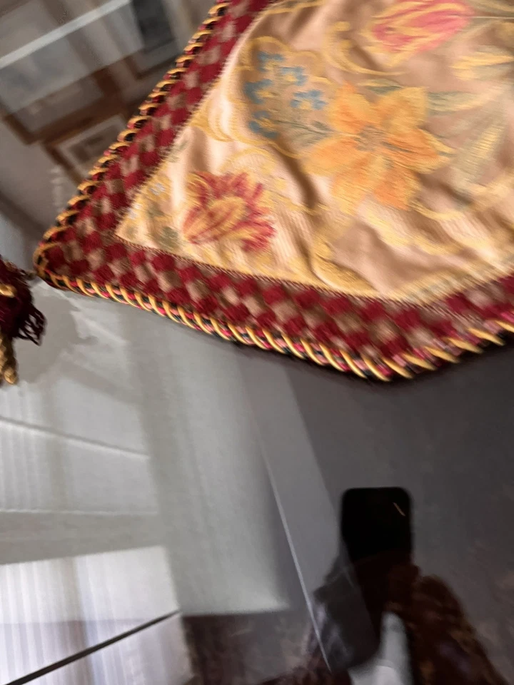 luxury table runner size 84 long x 14 wide. - Image 4 of 4