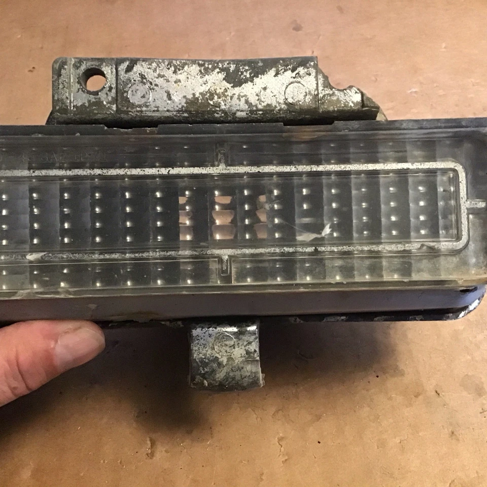 Lâmpada de estacionamento Buick Electra e LeSabre 1971 fabricante de equipamento original - Imagem 2 de 4