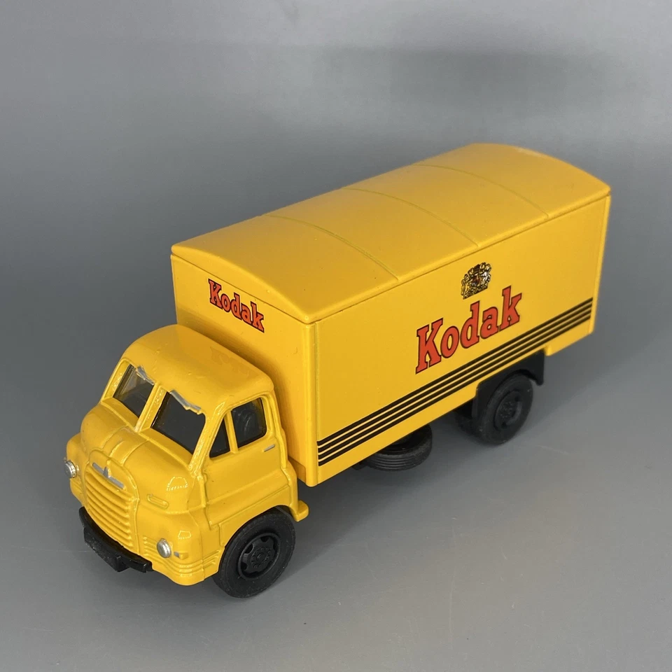 Vanguards 1:64 1950s-60s Classic Commercial Bedford S-Type Van Kodak Boxed - Image 4 of 4