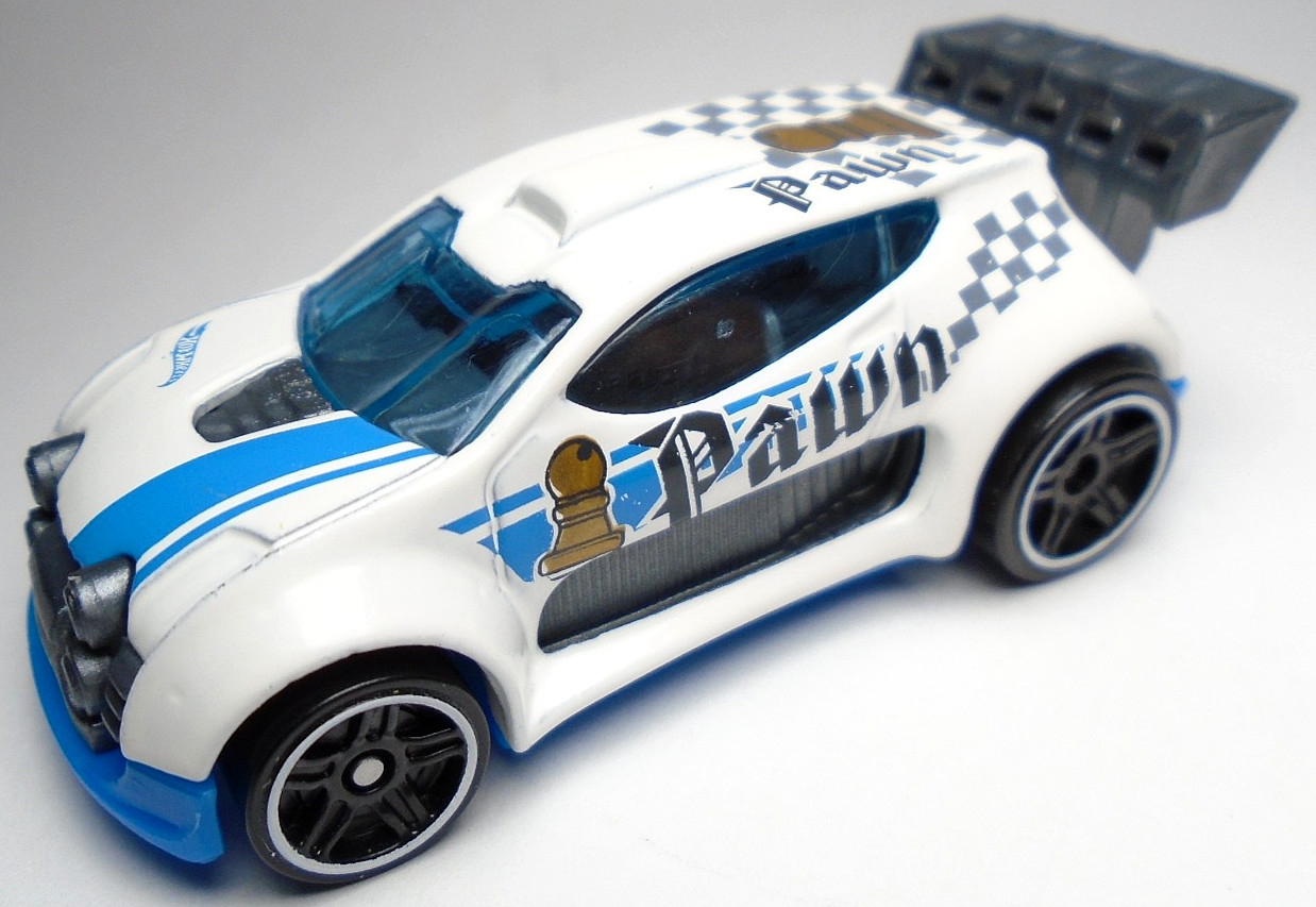 2018 HOT WHEELS CHECKMATE FAST 4WD PAWN CHESS WHITE 1:64 DIECAST 2 5/8" RACE CAR