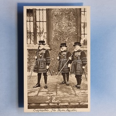 London Postkarte um 1930 Beefeater Yeoman Warders mit Speerstangen Stadtgeschichte