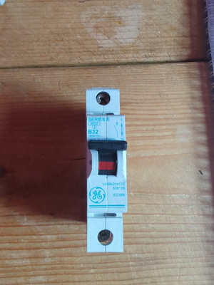GE Serie E MCB , 32A Typ B