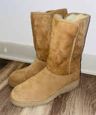ugg amie size 9
