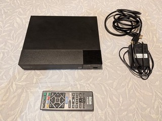 Sony BDP S1700 Lettore Blu Ray DVD 1080p con telecomando e adattatore di alimentazione HDMI testato
