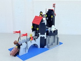 Lego Castle 6075 Wolfpack Tower - with Instructions and Box