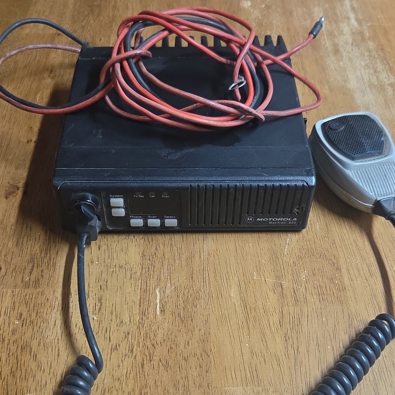 Motorola MaxTrac 800 Mobile/In-Vehicle Two-Way Radio D35MWA5GB7AK w/Mic