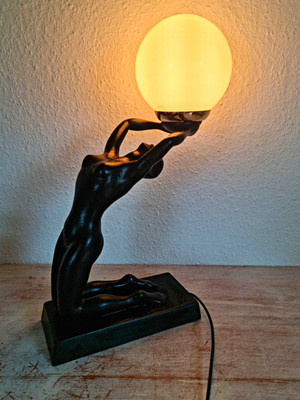 Traumhafte Art Deco Tischlampe-kniender Akt/Nude Mid-Century 70er Jahre Vintage