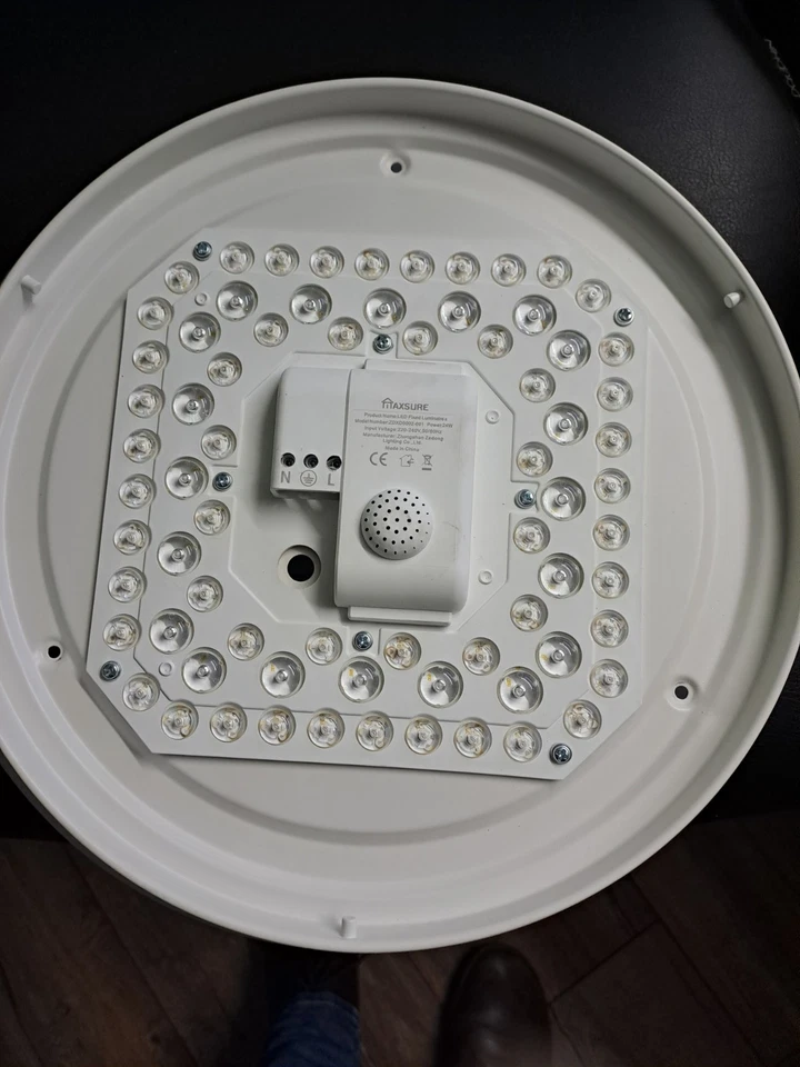 LED DECKENLAMPE, bequem zu steuern über eine App, oder Oldschool m. Lichtschal.  - Bild 3 von 4