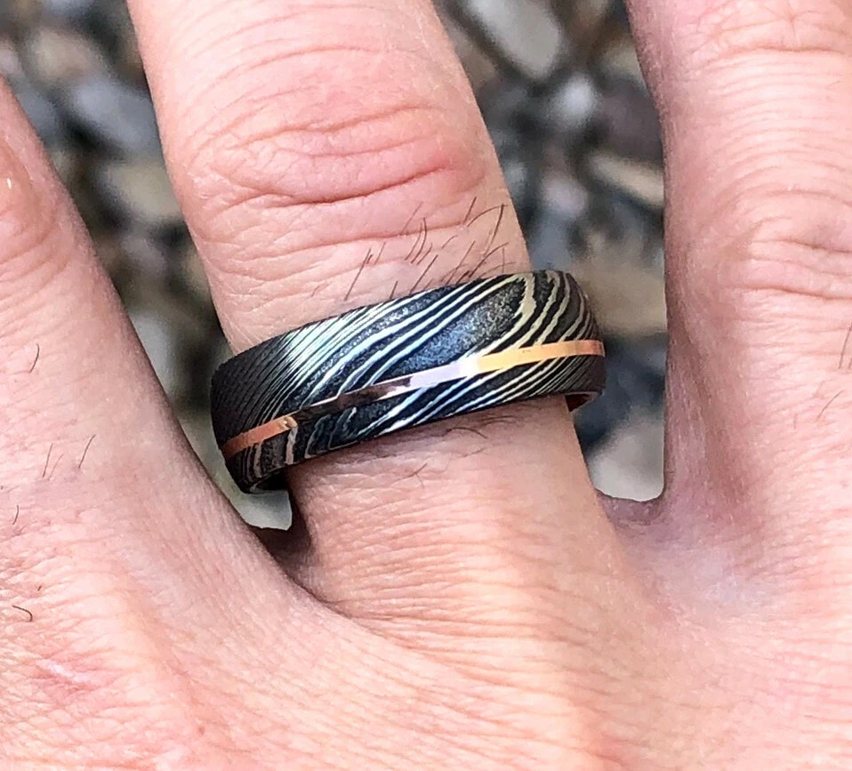 Anillo Damasco con incrustación de latón dorado hecho a mano personalizado banda de compromiso manga de madera para hombre Foto 3 de 4