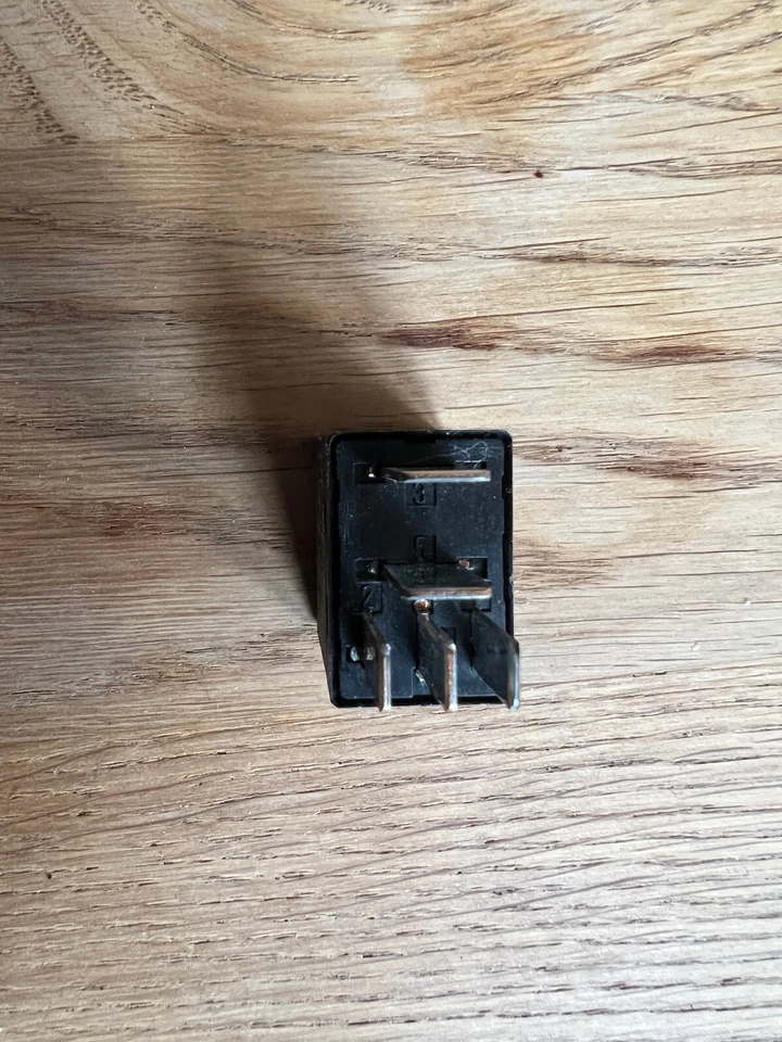 Volvo V70 II und andere Relais "Tyco" 9441161 PAC43759 - Bild 4 von 4