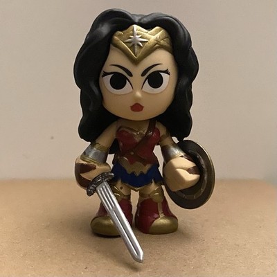 FUNKO BATMAN V SUPERMAN MYSTERY MINIS WONDER WOMAN VINYL FIGURE  16 DCEU MINI VS