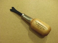 C.S. Osborne #124 Staple Remover