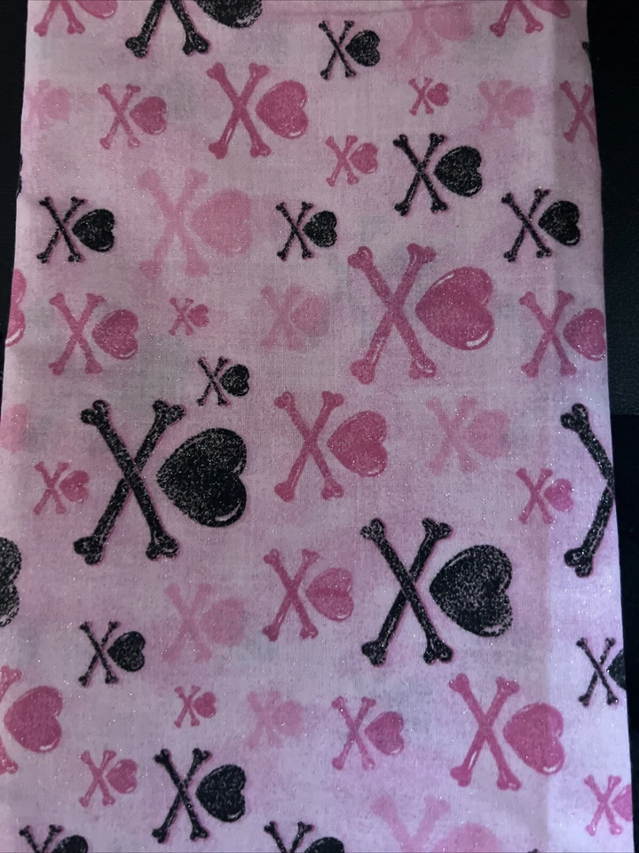 DE COLECCIÓN ROSA/NEGRO CORAZONES/BUESOS CRUZADOS TELA BRILLANTE TRADICIÓN Foto 3 de 4