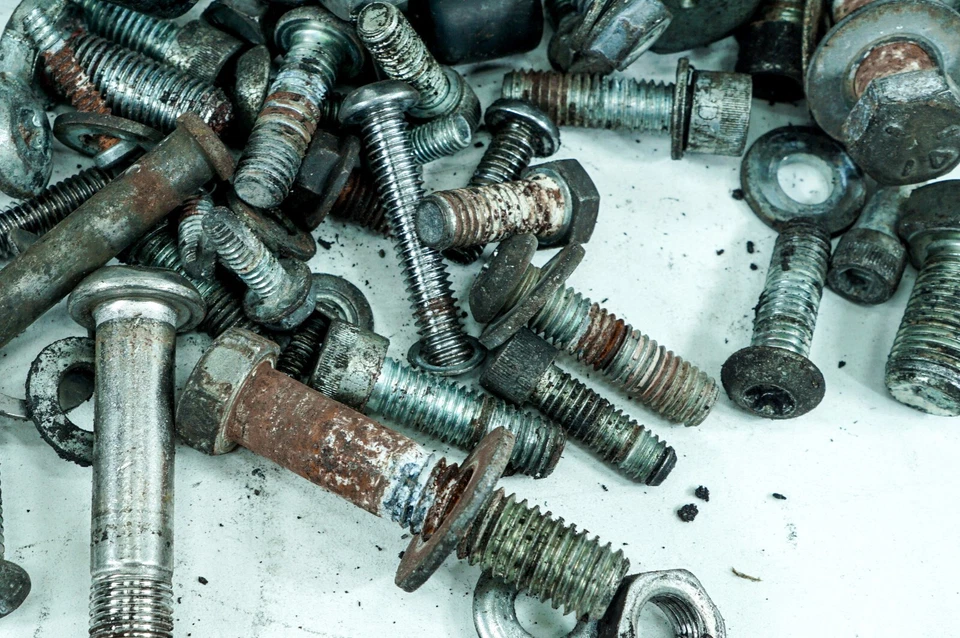 08 Harley Sportster Anniversary XL1200C OEM Hardware Bolts Nuts & Brackets 1309 - Image 3 of 4