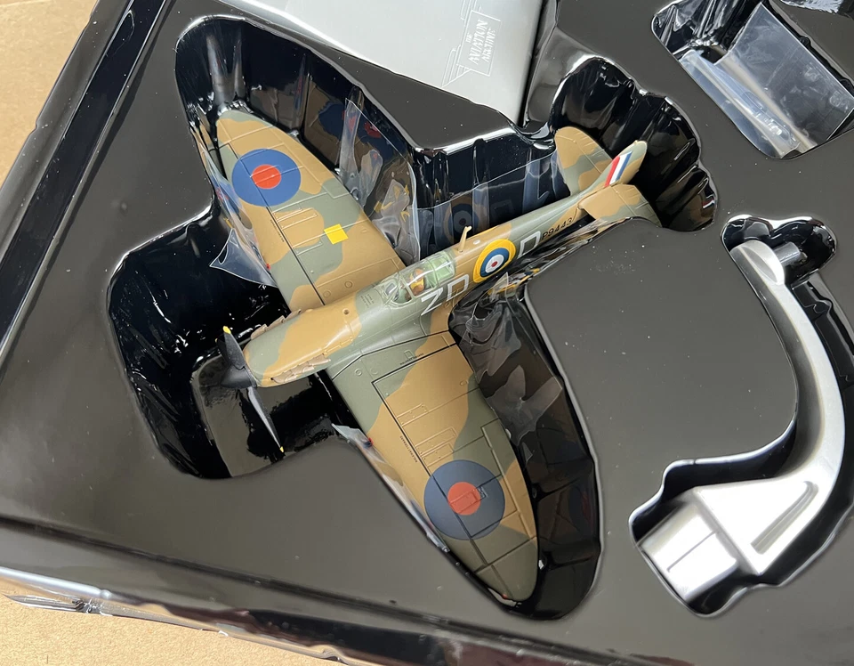 Corgi 1/72 British Spitfire MkI Battle of Britain Air Battle AA39216 Model - Image 2 of 4
