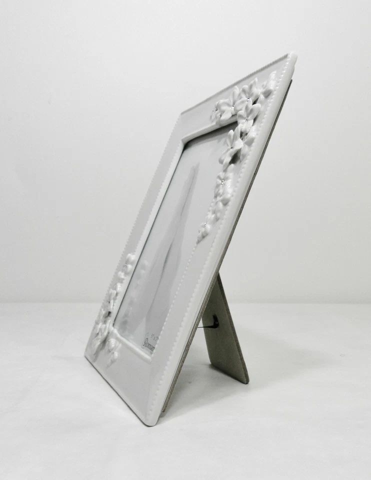 NUEVO EN CAJA MARCO DE FOTOS ROMANO, INC. PORCELANA ESMALTADA BLANCA FLORAL Y DIAMANTES DE IMITACIÓN 5" X 7" Foto 2 de 4