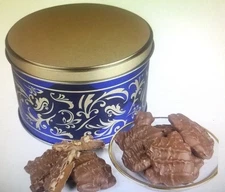 (ONE) DEVON'S CHOCOLATE TUTTLES GIFT TIN, CHOCOLATE, PECANS, CARAMEL (23 oz CAN)