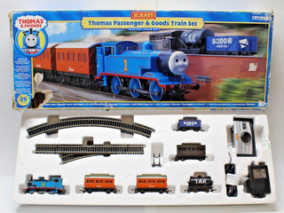 Hornby R9282 Thomas The Tank Passenger and Goods Train Set