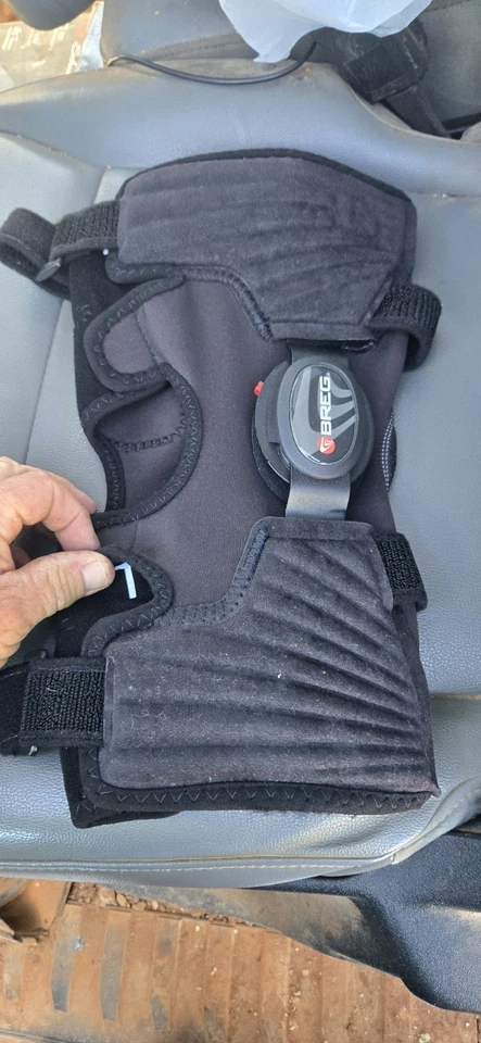 Rodillera Bledsoe Breg OA Impulse talla mediana derecha. Foto 2 de 4