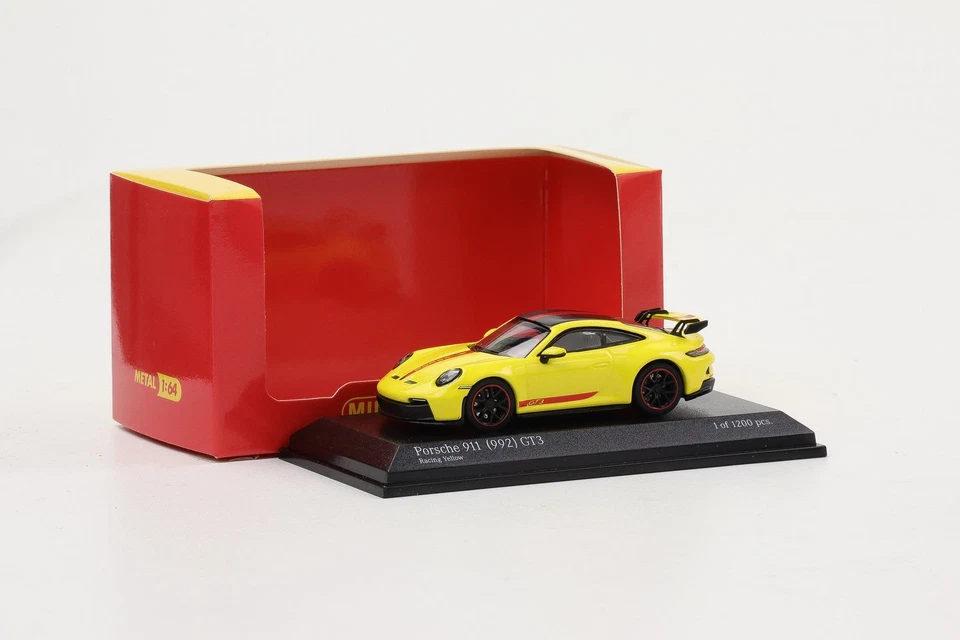 1:64 Minichamps Porsche 911 992 GT3 2021 Racing Yellow Diecast - Immagine 3 di 4