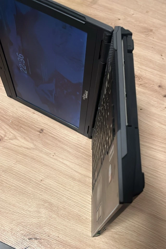 Fujitsu Esprimo U9210 alter Notebook mit Core 2 Duo P8400, 120GB SSD 8 GB RAM - Bild 4 von 4