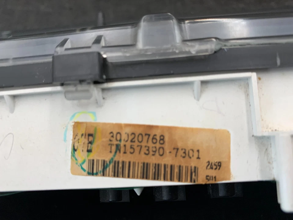 * Cuadro de instrumentos velocímetro 1999-2004 Suzuki Tracker 2,0 L 187.948 millas Foto 3 de 4