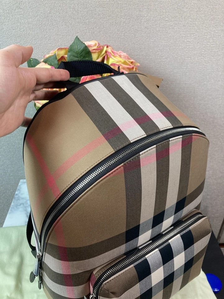 Mochila de lona para hombre Burberry marrón topo IP Check Jeff nueva con etiquetas - venta al por menor de $1350 Foto 3 de 4