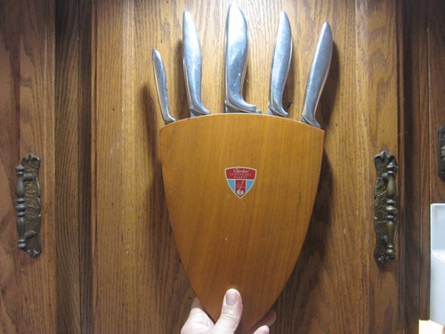 Vintage Gerber Legendary Blades Wall Plaque Shield Walnut 5 Slots - Picture 8 of 8