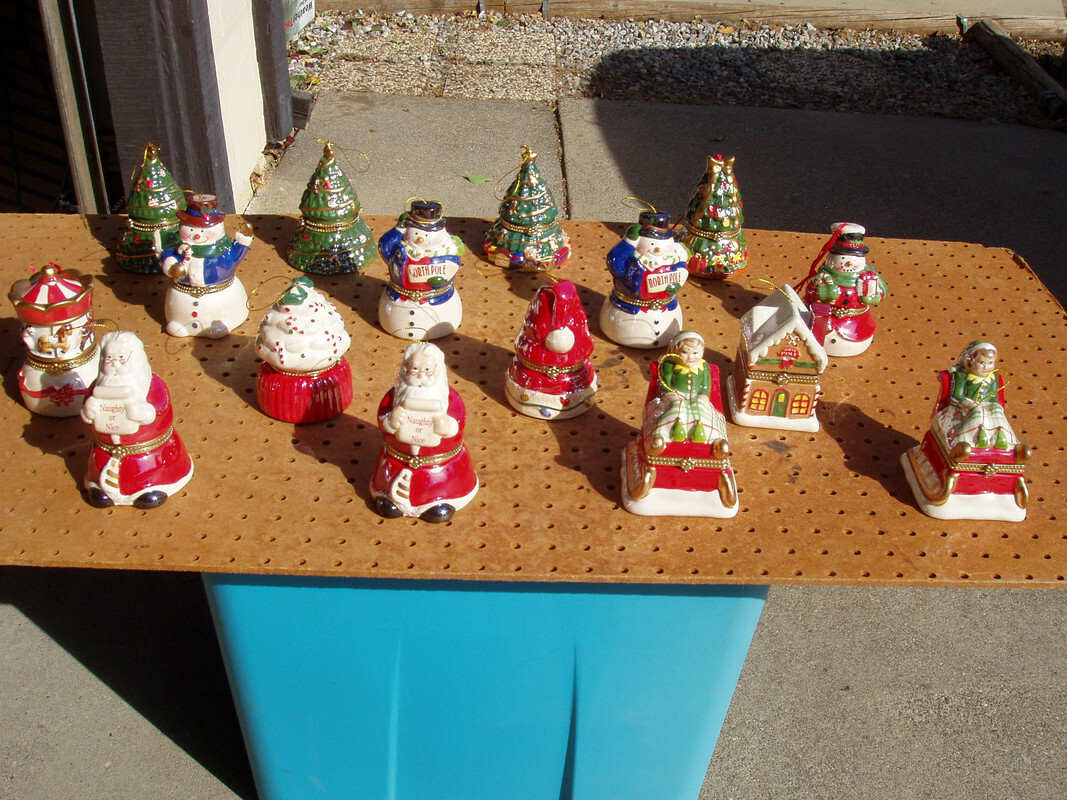 LOT of 16 MR. CHRISTMAS MUSICAL ORNAMENTS TRINKET BOX MUSICAL ANIMATED UNUSED 