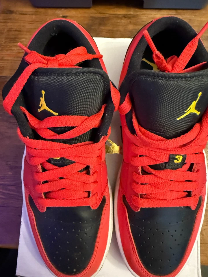 Mujer Talla 9 Air Jordan 1 SIRENA BAJA ROJO-NEGRO-BLANCO OG ALL con caja Usado Foto 4 de 4