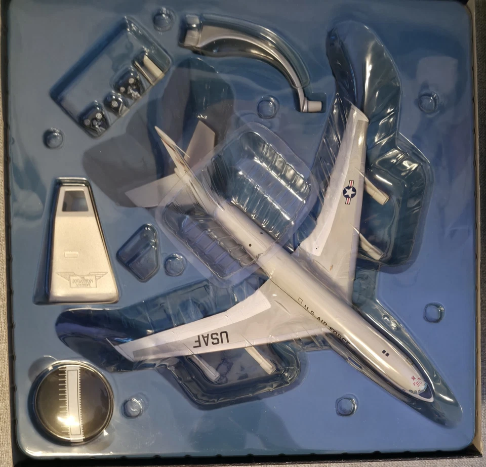 Modelo de comando de combate aéreo Corgi 1:144 USAF Boeing E-3B Sentry 552nd Control Wing Foto 2 de 3