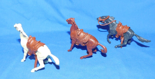 Marx vintage 1950's 54mm western playsets horses with saddles and a rein - Picture 2 of 2